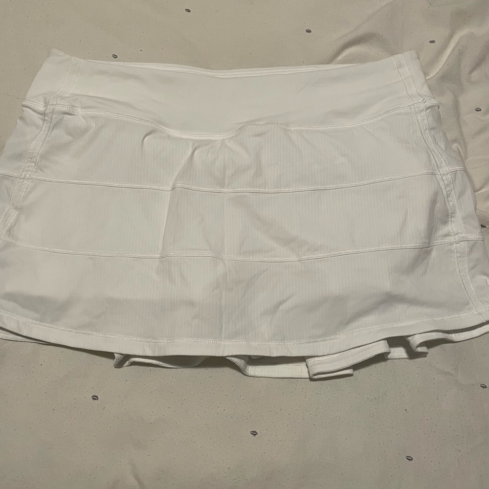 Lululemon pace rival skirt Sz 8 NWOT